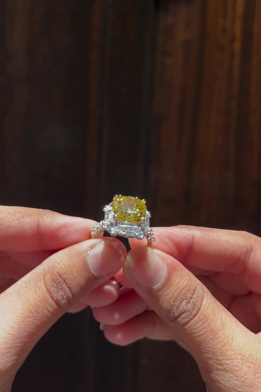 Zorella Sapphire Yellow Ring